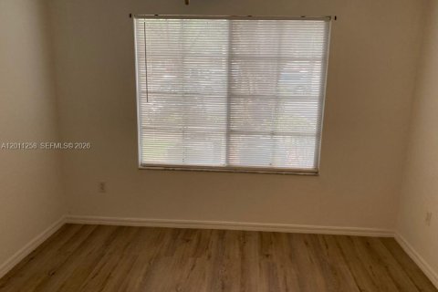 Condominio en alquiler en West Palm Beach, Florida, 1 dormitorio, 70.61 m2 № 2077544 - foto 2