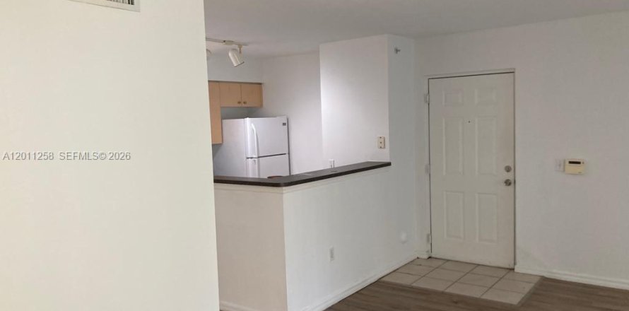 Condominio en West Palm Beach, Florida, 1 dormitorio  № 2077544