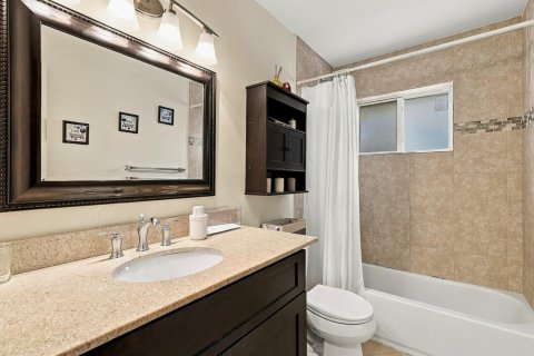 House in Coral Springs, Florida 3 bedrooms, 175.03 sq.m. № 2432151 - photo 24