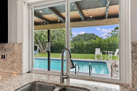 House in Coral Springs, Florida 3 bedrooms, 175.03 sq.m. № 2432151 - photo 23