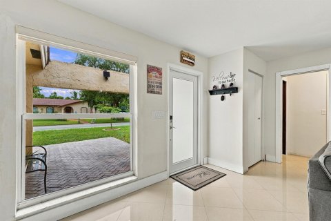 House in Coral Springs, Florida 3 bedrooms, 175.03 sq.m. № 2432151 - photo 5