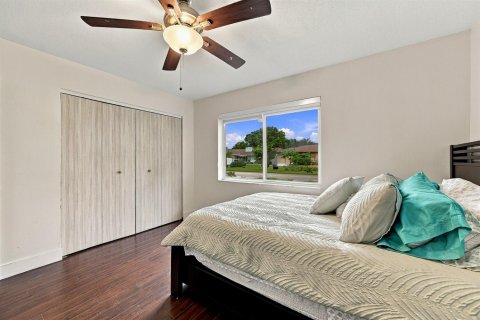 House in Coral Springs, Florida 3 bedrooms, 175.03 sq.m. № 2432151 - photo 27