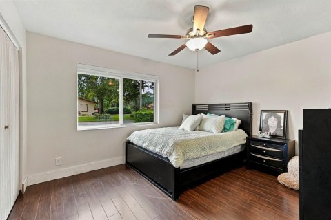 House in Coral Springs, Florida 3 bedrooms, 175.03 sq.m. № 2432151 - photo 26