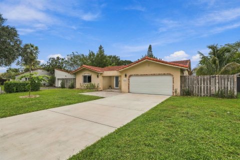 House in Coral Springs, Florida 3 bedrooms, 175.03 sq.m. № 2432151 - photo 2