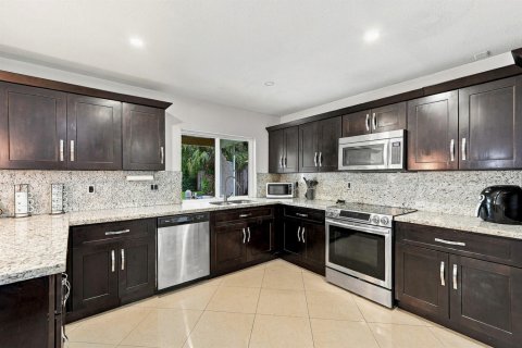 House in Coral Springs, Florida 3 bedrooms, 175.03 sq.m. № 2432151 - photo 20