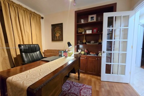 Купить виллу или дом в Пемброк-Пайнс, Флорида 4 спальни, 150.87м2, № 2079261 - фото 15