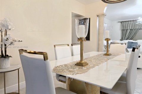 Купить виллу или дом в Пемброк-Пайнс, Флорида 4 спальни, 150.87м2, № 2079261 - фото 10