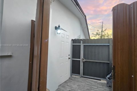Купить виллу или дом в Пемброк-Пайнс, Флорида 4 спальни, 150.87м2, № 2079261 - фото 23