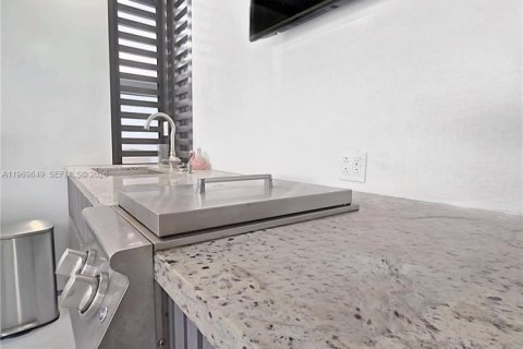 Купить виллу или дом в Пемброк-Пайнс, Флорида 4 спальни, 150.87м2, № 2079261 - фото 5