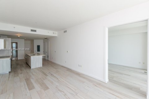 Condo in Miami, Florida, 2 bedrooms  № 1860242 - photo 5