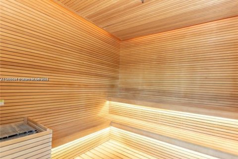 Condo in Miami, Florida, 2 bedrooms  № 1860242 - photo 15