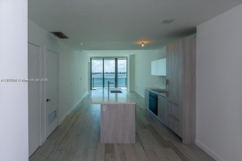 Condo in Miami, Florida, 2 bedrooms  № 1860242 - photo 4