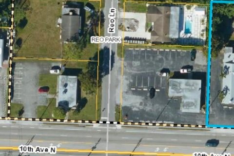 Propiedad comercial en venta en Palm Springs, Florida № 2088614 - foto 2
