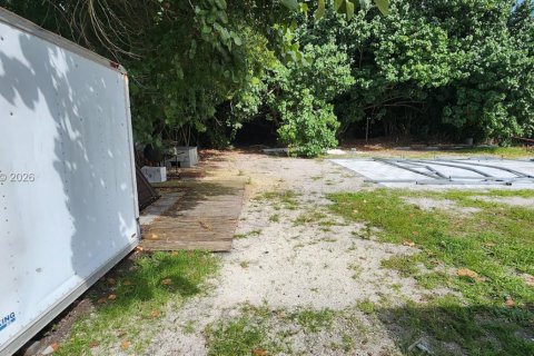 Propiedad comercial en venta en Palm Springs, Florida № 2088614 - foto 13