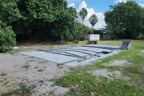 Propiedad comercial en venta en Palm Springs, Florida № 2088614 - foto 9