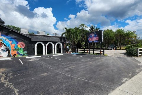 Propiedad comercial en venta en Palm Springs, Florida № 2088614 - foto 14