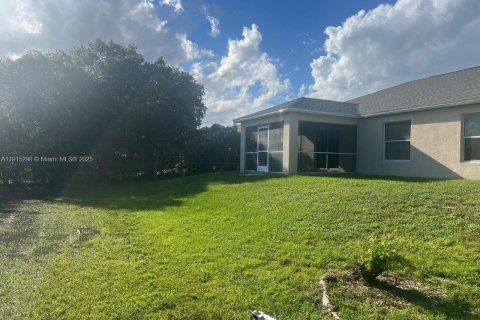 Villa ou maison à vendre à Lehigh Acres, Floride: 4 chambres, 185.15 m2 № 1971762 - photo 3
