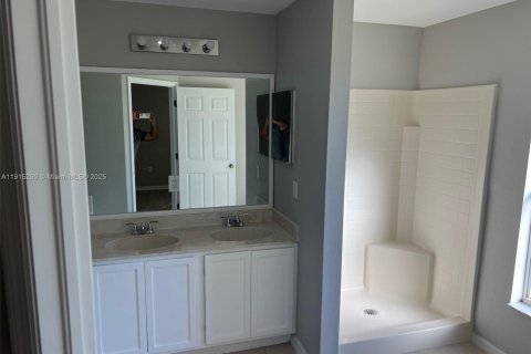 Villa ou maison à vendre à Lehigh Acres, Floride: 4 chambres, 185.15 m2 № 1971762 - photo 17