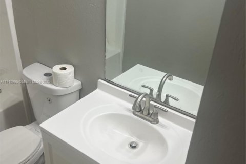 Villa ou maison à vendre à Lehigh Acres, Floride: 4 chambres, 185.15 m2 № 1971762 - photo 13