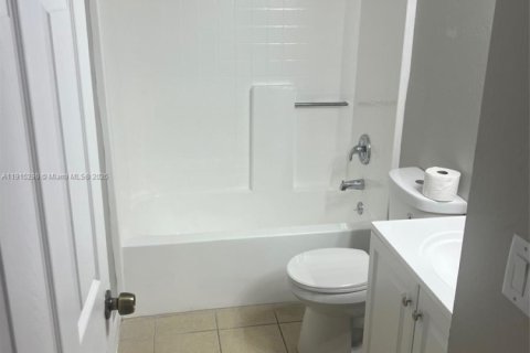 Villa ou maison à vendre à Lehigh Acres, Floride: 4 chambres, 185.15 m2 № 1971762 - photo 14