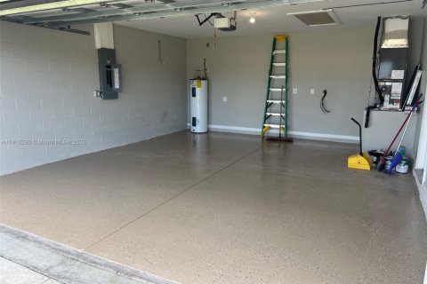 Villa ou maison à vendre à Lehigh Acres, Floride: 4 chambres, 185.15 m2 № 1971762 - photo 4