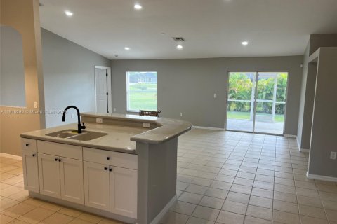 Villa ou maison à vendre à Lehigh Acres, Floride: 4 chambres, 185.15 m2 № 1971762 - photo 7