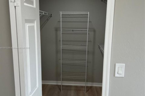 Villa ou maison à vendre à Lehigh Acres, Floride: 4 chambres, 185.15 m2 № 1971762 - photo 10