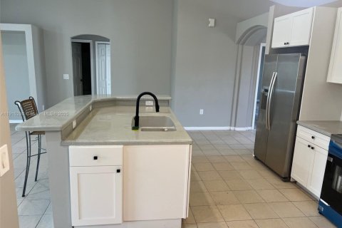 Villa ou maison à vendre à Lehigh Acres, Floride: 4 chambres, 185.15 m2 № 1971762 - photo 8