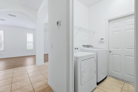 House in Sarasota, Florida 3 bedrooms, 183.3 sq.m. № 2314911 - photo 28