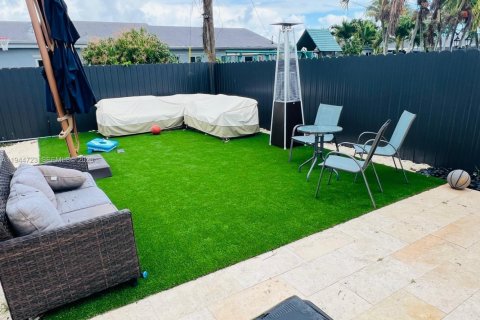 Casa en venta en Miami, Florida, 3 dormitorios, 155.98 m2 № 2001359 - foto 15