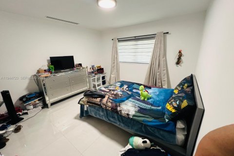 Casa en venta en Miami, Florida, 3 dormitorios, 155.98 m2 № 2001359 - foto 8