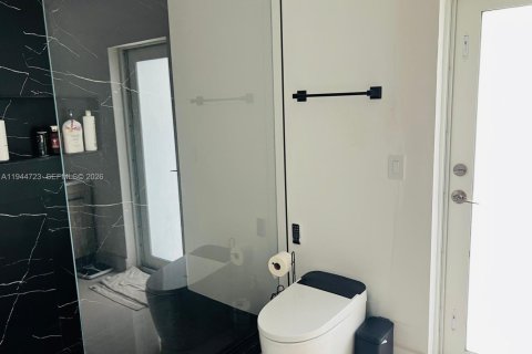 Casa en venta en Miami, Florida, 3 dormitorios, 155.98 m2 № 2001359 - foto 11