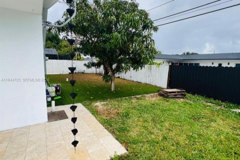 Casa en venta en Miami, Florida, 3 dormitorios, 155.98 m2 № 2001359 - foto 16