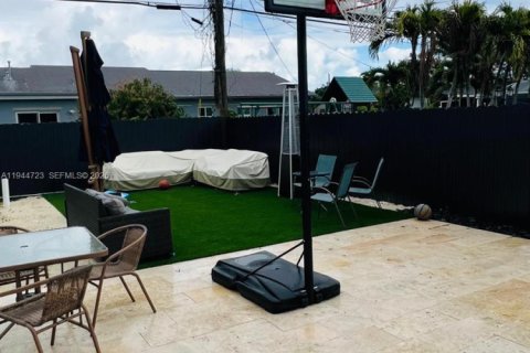 Casa en venta en Miami, Florida, 3 dormitorios, 155.98 m2 № 2001359 - foto 14