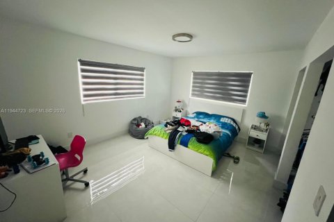 Casa en venta en Miami, Florida, 3 dormitorios, 155.98 m2 № 2001359 - foto 6
