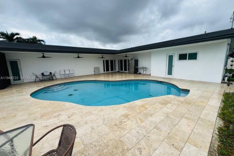 Casa en venta en Miami, Florida, 3 dormitorios, 155.98 m2 № 2001359 - foto 13