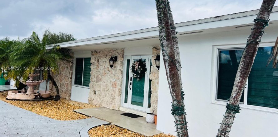 Casa en Miami, Florida 3 dormitorios, 155.98 m2 № 2001359