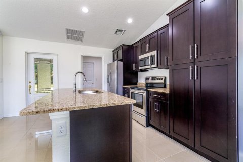 Villa ou maison à vendre à Port St. Lucie, Floride: 4 chambres, 142.42 m2 № 2146758 - photo 5