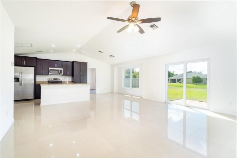 Villa ou maison à vendre à Port St. Lucie, Floride: 4 chambres, 142.42 m2 № 2146758 - photo 4