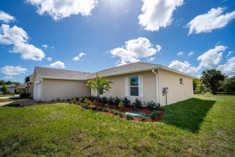 Villa ou maison à vendre à Port St. Lucie, Floride: 4 chambres, 142.42 m2 № 2146758 - photo 3