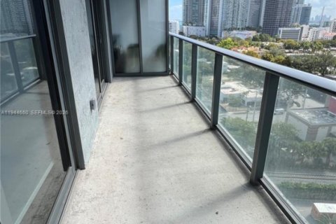 Condo in Miami, Florida, 1 bedroom  № 2001951 - photo 3