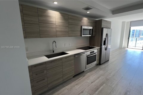 Condo in Miami, Florida, 1 bedroom  № 2001951 - photo 5