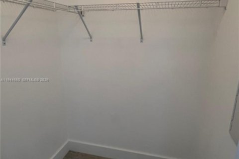 Condo in Miami, Florida, 1 bedroom  № 2001951 - photo 10