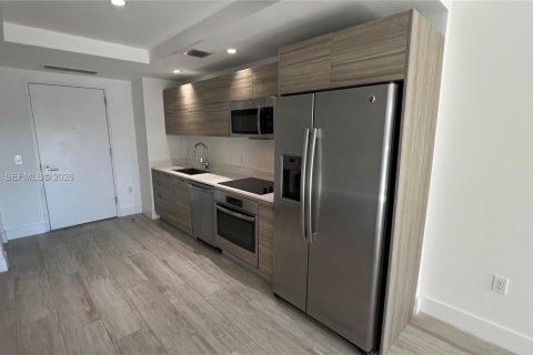 Condo in Miami, Florida, 1 bedroom  № 2001951 - photo 7