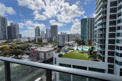 Condo in Miami, Florida, 1 bedroom  № 2001951 - photo 4