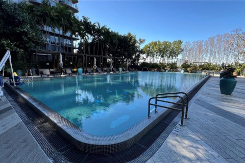 Condo in Miami, Florida, 1 bedroom  № 2001951 - photo 18