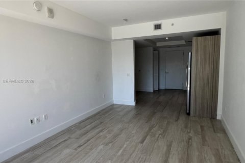 Condo in Miami, Florida, 1 bedroom  № 2001951 - photo 8