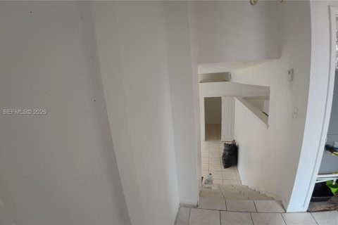 Casa en alquiler en Miami, Florida, 3 dormitorios, 148.09 m2 № 2011276 - foto 15