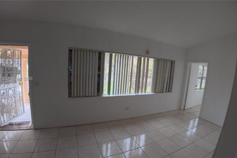 Casa en alquiler en Miami, Florida, 3 dormitorios, 148.09 m2 № 2011276 - foto 7