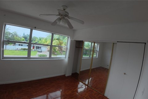 Casa en alquiler en Miami, Florida, 3 dormitorios, 148.09 m2 № 2011276 - foto 16